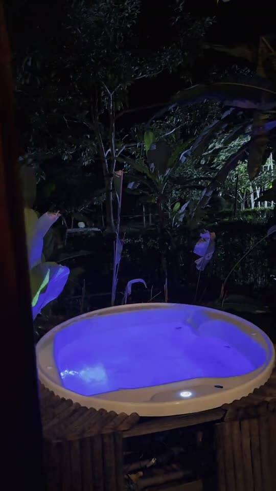 Vídeo da Casa da Árvore Chalé com Jacuzzi